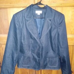 Stylish Navy Blazer with Contrast Stitching